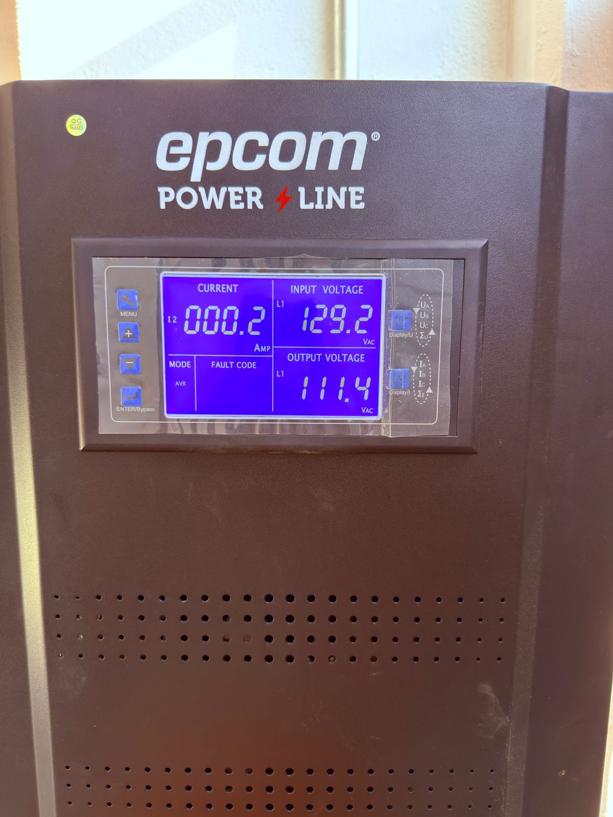 Voltage regulator showing 129V input and stabilized output around 111V